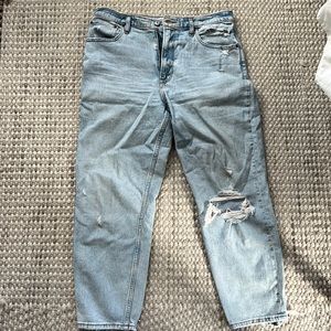 Abercrombie & Fitch The Mom High Rise